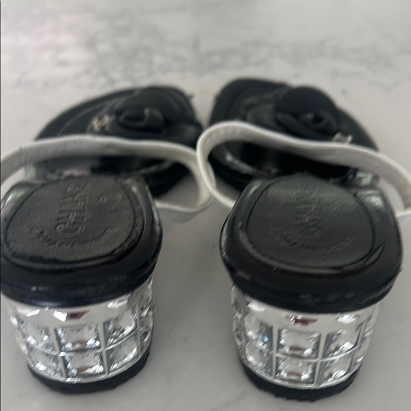 Elegant Chanel Black and White Women's Sandals - Picture 4 of 7